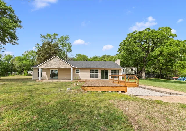 Homes for sale in Gun Barrel City, TX | 109 Arrow Wy, Gun Barrel City, TX 75156 | MLS# 21226495
