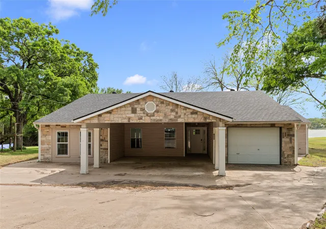 Photo 3 of Single family home for sale at 109 Arrow Wy, Gun Barrel City, TX 75156 | MLS# 21226495 | Listing updated on 2026-07-22