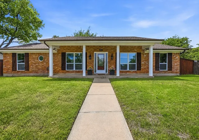 Homes for sale in Bedford, TX | 628 Robindale Ct, Bedford, TX 76022 | MLS# 21232879