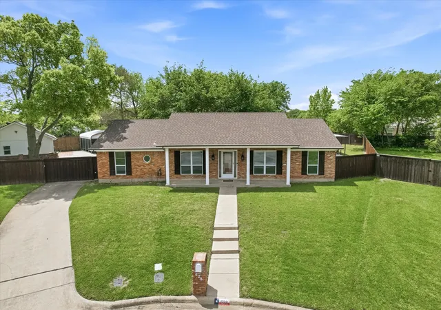 Homes for sale in Bedford, TX | 628 Robindale Ct, Bedford, TX 76022 | MLS# 21232879