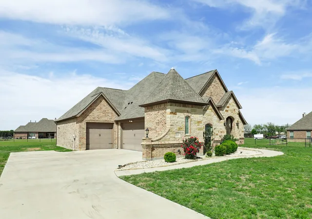 Homes for sale in Springtown, TX | 1020 Jesse James Ln, Springtown, TX 76082 | MLS# 21230511