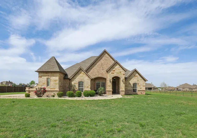 Homes for sale in Springtown, TX | 1020 Jesse James Ln, Springtown, TX 76082 | MLS# 21230511