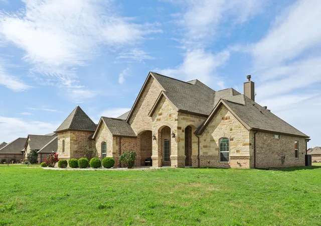 Homes for sale in Springtown, TX | 1020 Jesse James Ln, Springtown, TX 76082 | MLS# 21230511