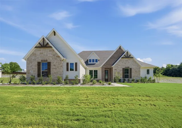 Photo 2 of Single family home for sale at 1002 Perrin Ln, Van Alstyne, TX 75495 | MLS# 21233286 | Listing updated on 2026-10-07