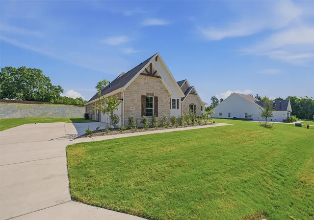 Photo 2 of Single family home for sale at 1002 Perrin Ln, Van Alstyne, TX 75495 | MLS# 21233286 | Listing updated on 2026-10-07