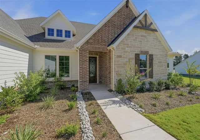 Photo 4 of Single family home for sale at 1002 Perrin Ln, Van Alstyne, TX 75495 | MLS# 21233286 | Listing updated on 2026-10-07