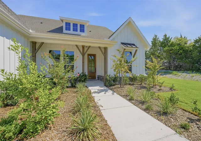 Photo 2 of Single family home for sale at 1004 Perrin Ln, Van Alstyne, TX 75495 | MLS# 21233325 | Listing updated on 2026-10-07