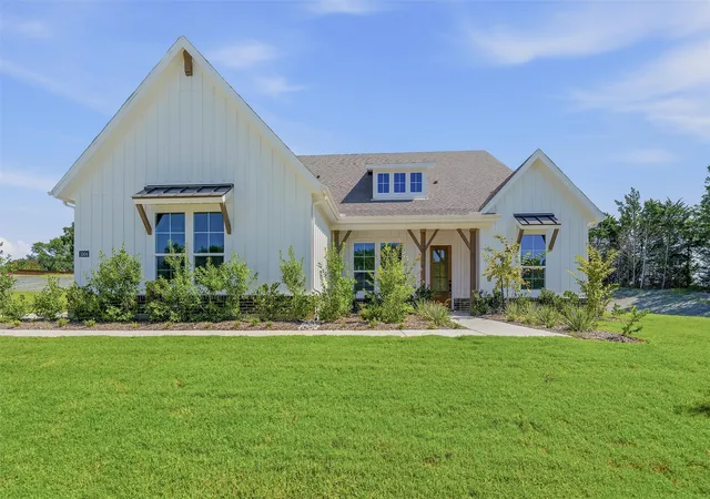 Photo 2 of Single family home for sale at 1004 Perrin Ln, Van Alstyne, TX 75495 | MLS# 21233325 | Listing updated on 2026-10-07