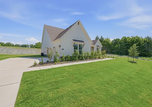 Photo 3 of Single family home for sale at 1004 Perrin Ln, Van Alstyne, TX 75495 | MLS# 21233325 | Listing updated on 2026-10-07