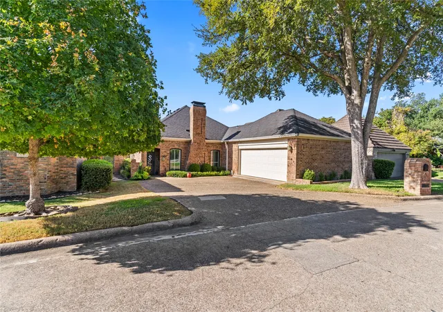 Photo 2 of Sale Pending at 16022 Chalfont Cir, Dallas, TX 75248 | MLS# 21233356 | Listing updated on 2026-10-02