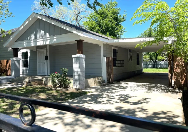 Homes for sale in Fort Worth, TX | 3537 Avenue I, Fort Worth, TX 76105 | MLS# 21230775