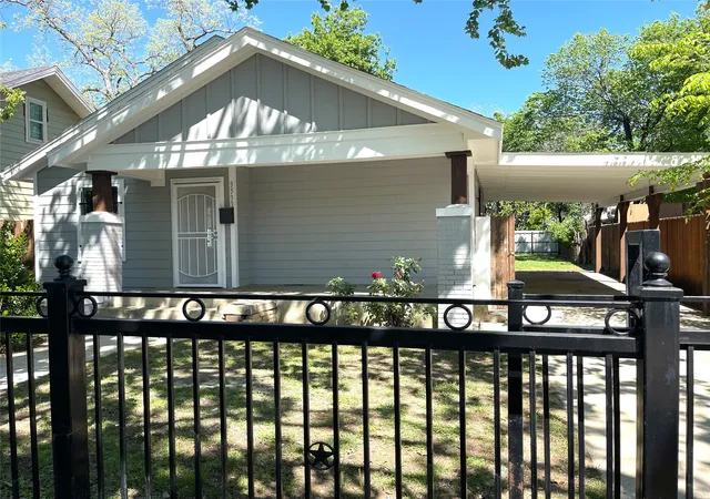 Homes for sale in Fort Worth, TX | 3537 Avenue I, Fort Worth, TX 76105 | MLS# 21230775