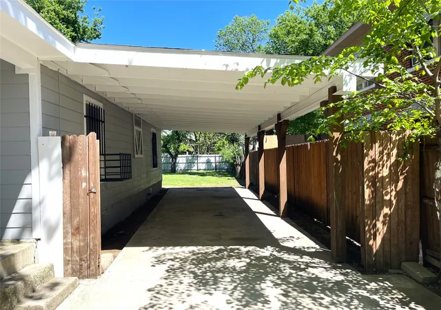 Homes for sale in Fort Worth, TX | 3537 Avenue I, Fort Worth, TX 76105 | MLS# 21230775