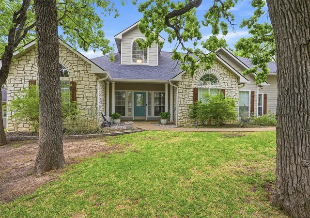 Homes for sale in Lake Kiowa, TX | 106 Shoshone Dr, Lake Kiowa, TX 76240 | MLS# 21233547