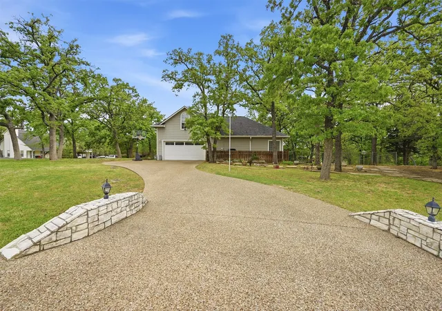 Homes for sale in Lake Kiowa, TX | 106 Shoshone Dr, Lake Kiowa, TX 76240 | MLS# 21233547