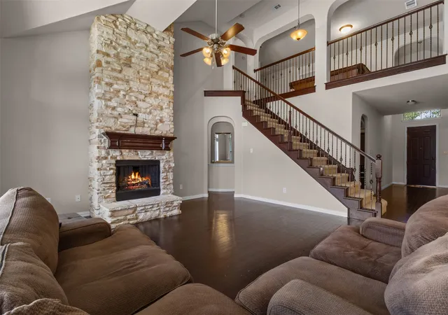 Photo 4 of Single family home for sale at 973 Tara Dr, Burleson, TX 76028 | MLS# 21233590 | Listing updated on 2026-10-07
