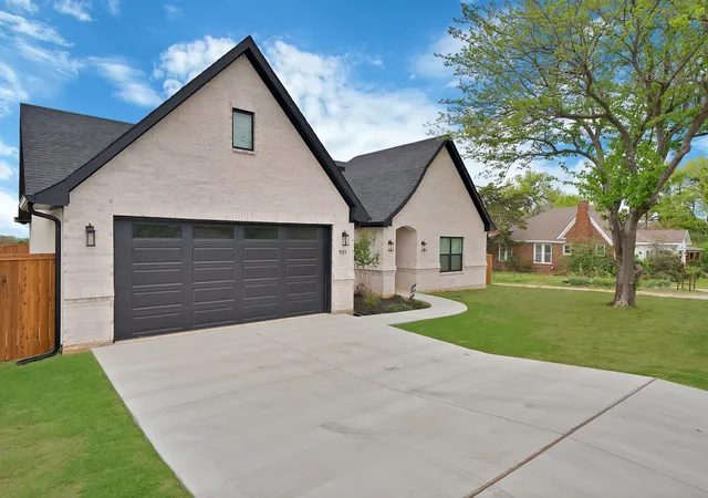1st image of 905 N Trinity St, Decatur, TX 76234 | MLS# 21223179