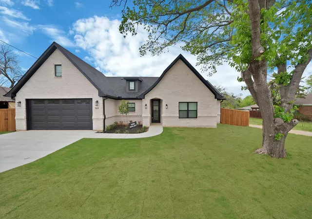 2nd image of 905 N Trinity St, Decatur, TX 76234 | MLS# 21223179