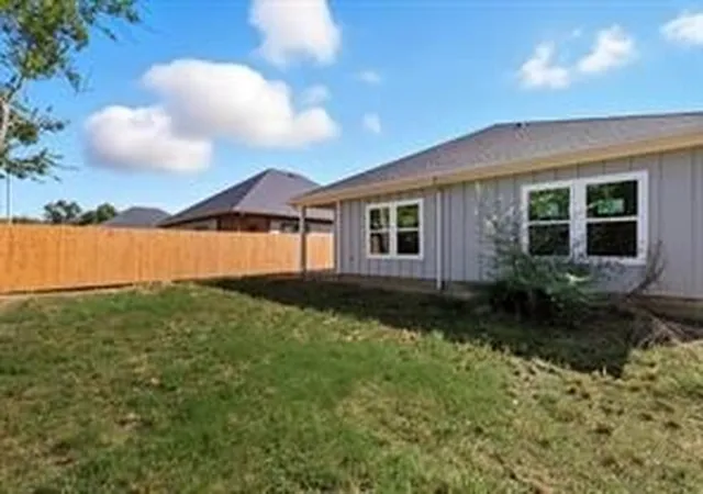 Homes for sale in Fort Worth, TX | 2512 Sheraton Dr, Fort Worth, TX 76105 | MLS# 21233640
