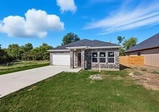 Homes for sale in Fort Worth, TX | 2512 Sheraton Dr, Fort Worth, TX 76105 | MLS# 21233640