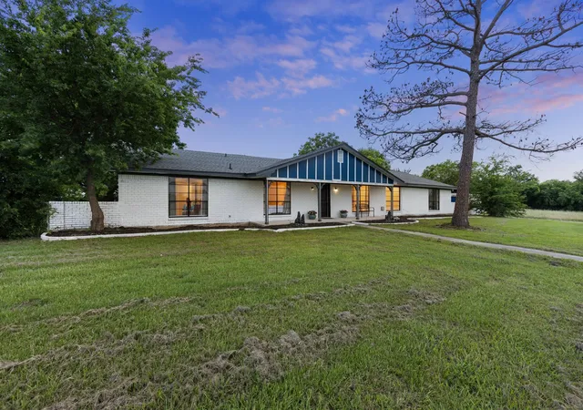Homes for sale in Quinlan, TX | 713 W Rosemary St, Quinlan, TX 75474 | MLS# 21233647