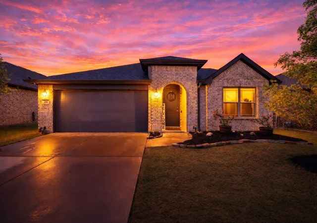 Photo 3 of Single family home for sale at 241 White Tail Ln, Alvarado, TX 76009 | MLS# 21231155 | Listing updated on 2026-09-17