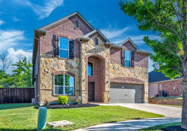 Photo 2 of Sale Pending at 1909 Nob Hill Ct, Denton, TX 76210 | MLS# 21230766 | Listing updated on 2026-07-17