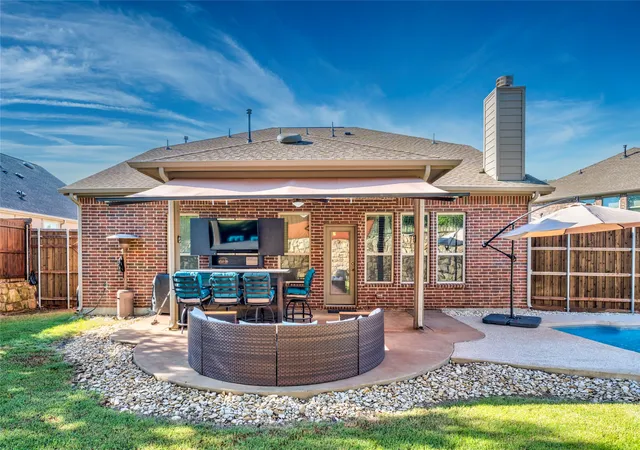 Photo 4 of Sale Pending at 1909 Nob Hill Ct, Denton, TX 76210 | MLS# 21230766 | Listing updated on 2026-07-17