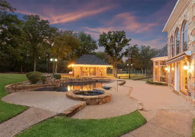 Photo 1 of Mansion for sale at 385 Meadow View Dr, Argyle, TX 76226 | MLS# 21231988 | Listing updated on 2026-08-28