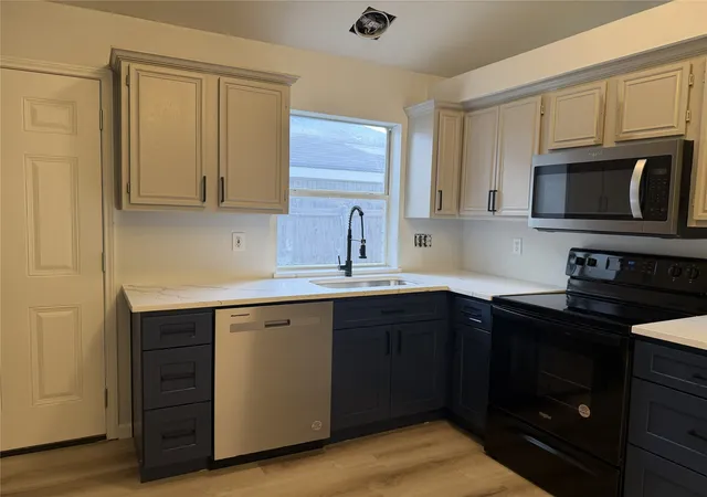 Photo 1 of Sale Pending at 900 Cornfield Dr, Arlington, TX 76017 | MLS# 21233751 | Listing updated on 2026-07-06
