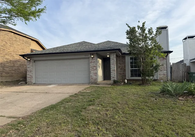 Photo 3 of Sale Pending at 900 Cornfield Dr, Arlington, TX 76017 | MLS# 21233751 | Listing updated on 2026-07-06
