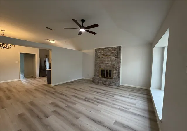 Photo 4 of Sale Pending at 900 Cornfield Dr, Arlington, TX 76017 | MLS# 21233751 | Listing updated on 2026-07-06