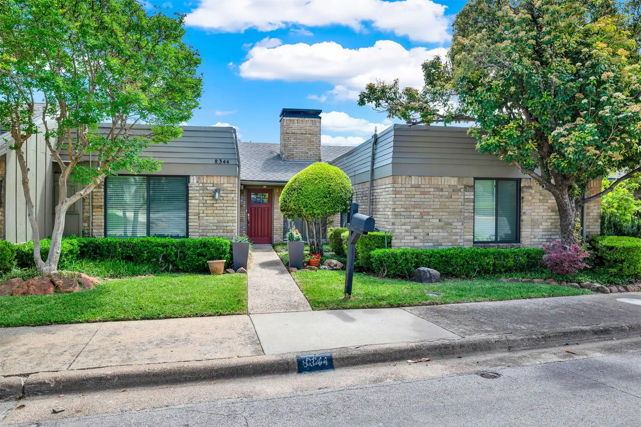 Photo 1 of Sale Pending at 8344 Old Moss Rd, Dallas, TX 75231 | MLS# 21210165 | Listing updated on 2026-06-30