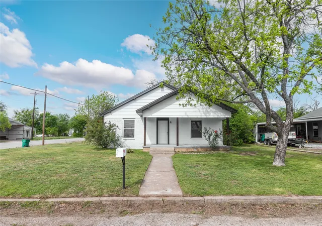 Homes for sale in Coleman, TX | 516 S Pecos St, Coleman, TX 76834 | MLS# 21233815