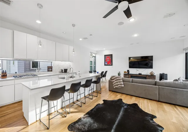 Photo 3 of Townhouse for sale at 4828 Caxton Ct, Dallas, TX 75204 | MLS# 21202617 | Listing updated on 2026-08-31