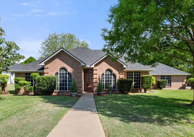 Homes for sale in Crowley, TX | 2800 Coventry Rd, Crowley, TX 76036 | MLS# 21224471