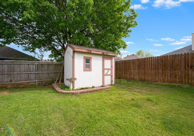 Homes for sale in Burleson, TX | 943 Morgan Dr, Burleson, TX 76028 | MLS# 21232352