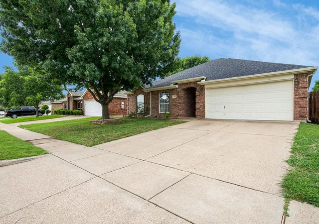 Homes for sale in Burleson, TX | 943 Morgan Dr, Burleson, TX 76028 | MLS# 21232352