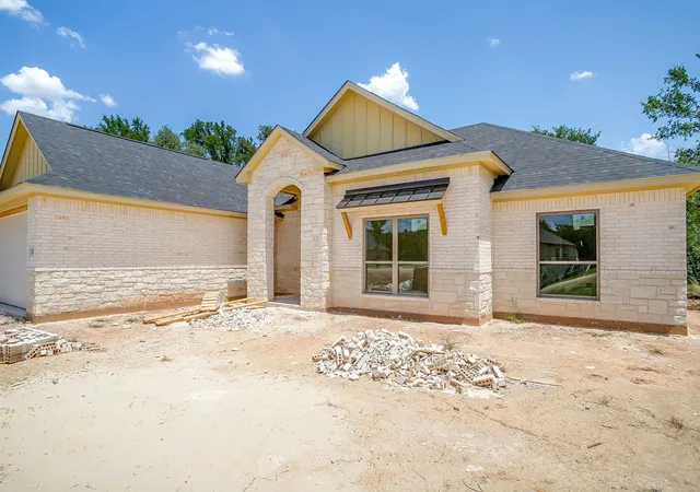 Photo 4 of Single family home for sale at 320 Rita Ridge Ct, Millsap, TX 76066 | MLS# 21226473 | Listing updated on 2026-10-05