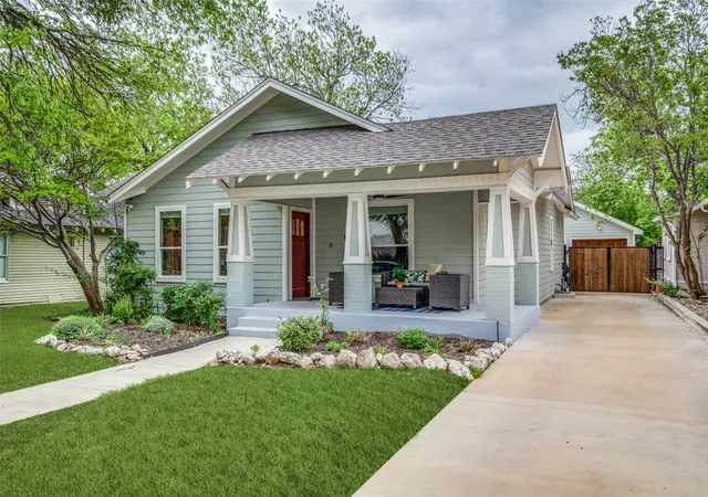 Photo 2 of Single family home for sale at 734 N Montclair Ave, Dallas, TX 75208 | MLS# 21234026 | Listing updated on 2026-07-23