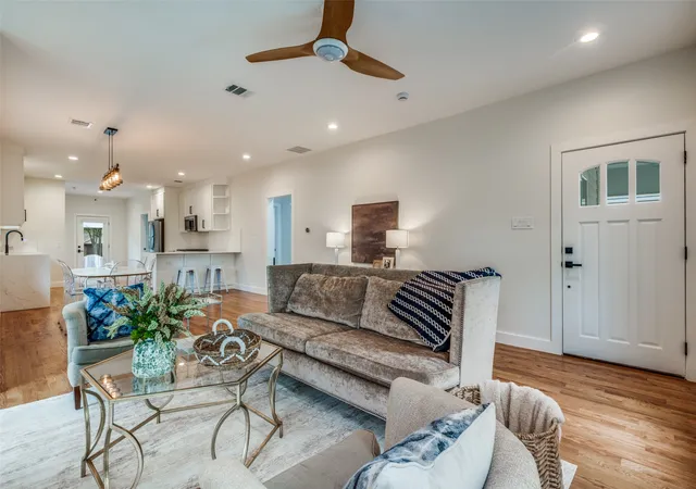 Photo 3 of Single family home for sale at 734 N Montclair Ave, Dallas, TX 75208 | MLS# 21234026 | Listing updated on 2026-07-23