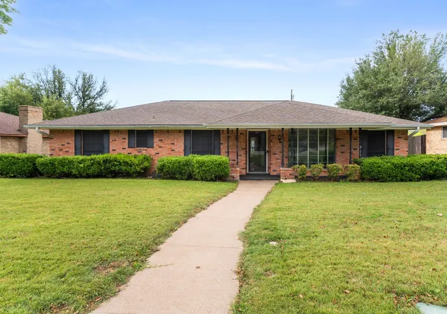 Homes for sale in De Soto, TX | 112 Charles St, De Soto, TX 75115 | MLS# 21233913