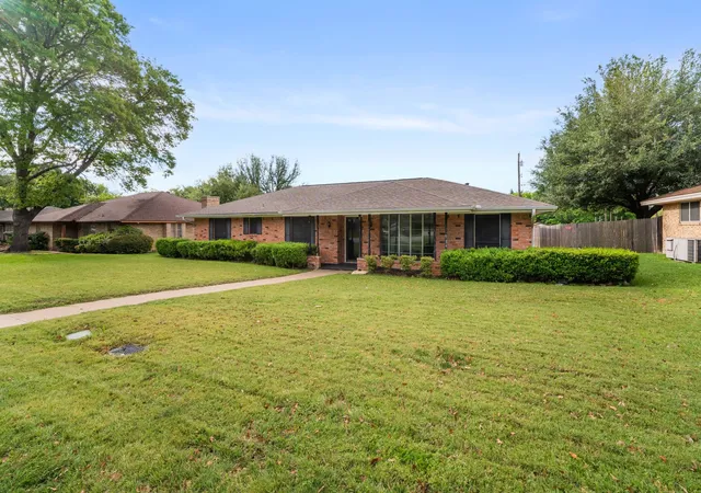 Homes for sale in De Soto, TX | 112 Charles St, De Soto, TX 75115 | MLS# 21233913