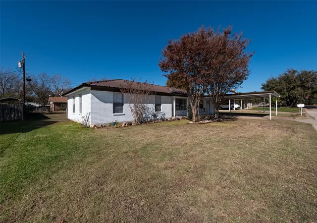 Homes for sale in Hamilton, TX | 403 Sherry Lee Ln, Hamilton, TX 76531 | MLS# 21233852