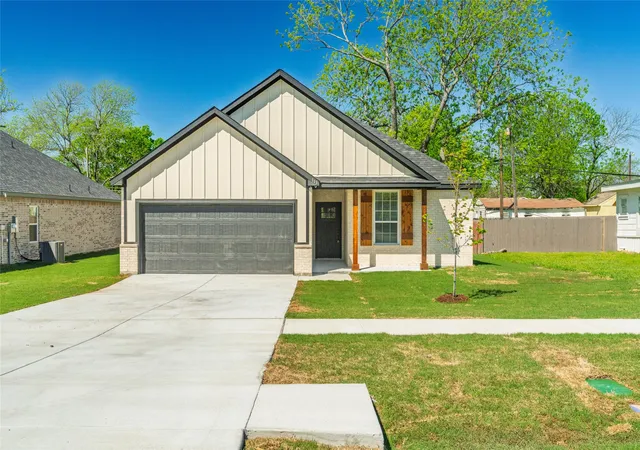 Photo 1 of Sale Pending at 113 N Third St, Celeste, TX 75423 | MLS# 21231377 | Listing updated on 2026-07-24