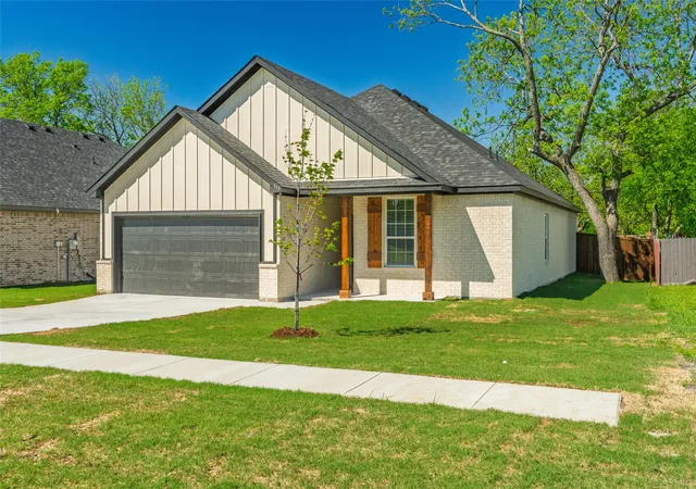 Photo 2 of Sale Pending at 113 N Third St, Celeste, TX 75423 | MLS# 21231377 | Listing updated on 2026-07-24