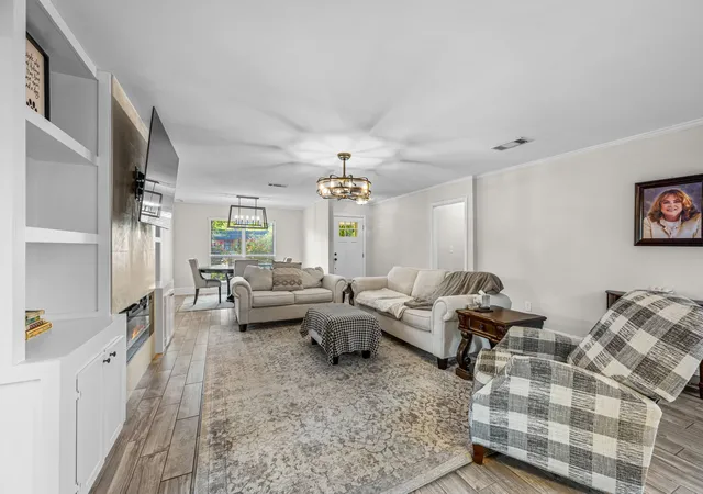 Photo 4 of Single family home for sale at 3556 Royal Ln, Dallas, TX 75229 | MLS# 21224640 | Listing updated on 2026-08-05