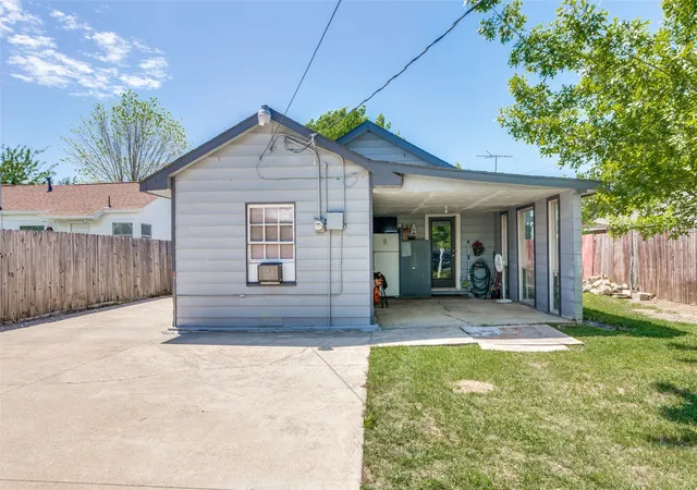 Homes for sale in Fort Worth, TX | 2210 24th St, Fort Worth, TX 76164 | MLS# 21227849