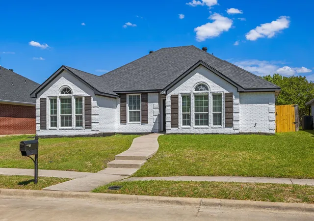Photo 2 of Sale Pending at 709 Flagstone Wy, Wylie, TX 75098 | MLS# 21229761 | Listing updated on 2026-08-25