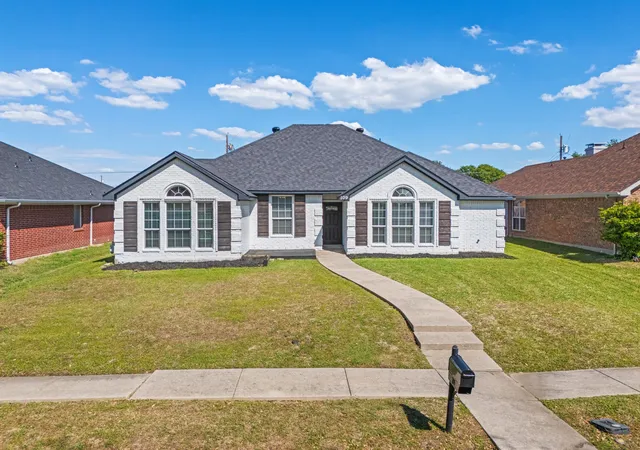 Photo 3 of Sale Pending at 709 Flagstone Wy, Wylie, TX 75098 | MLS# 21229761 | Listing updated on 2026-08-25